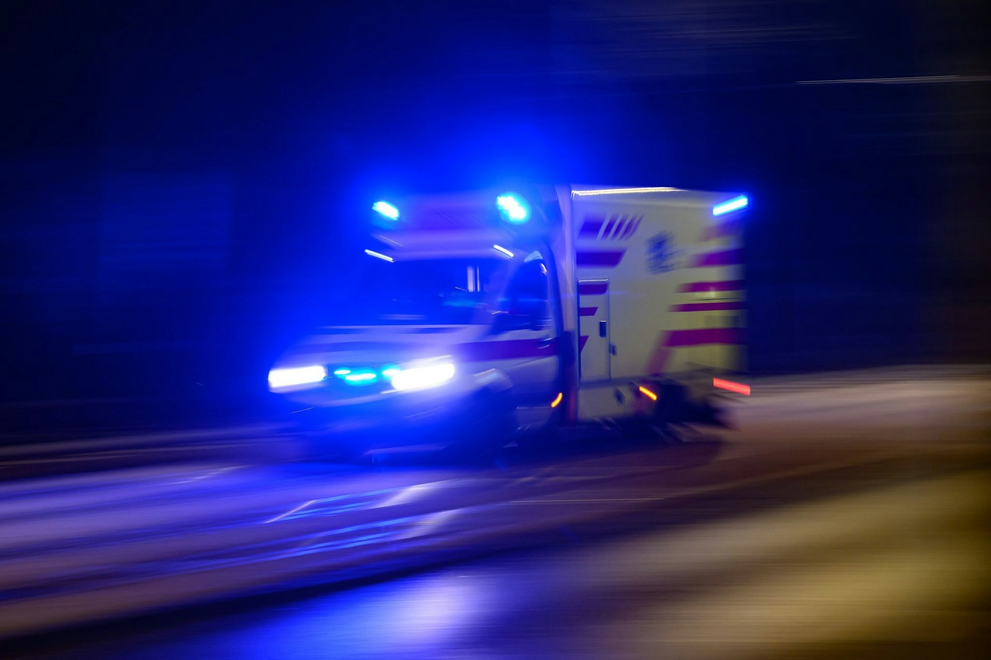 Eine 21-Jährige erlitt bei dem Zusammenstoß schwere Verletzungen. (Symbolbild)