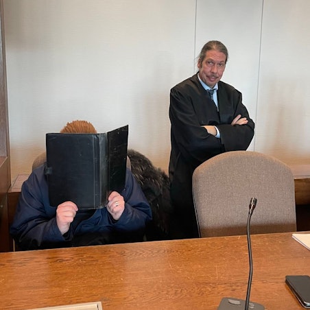 Der Angeklagte mit seinem Verteidiger Ingo Lindemann beim früheren Prozess am Landgericht Köln
