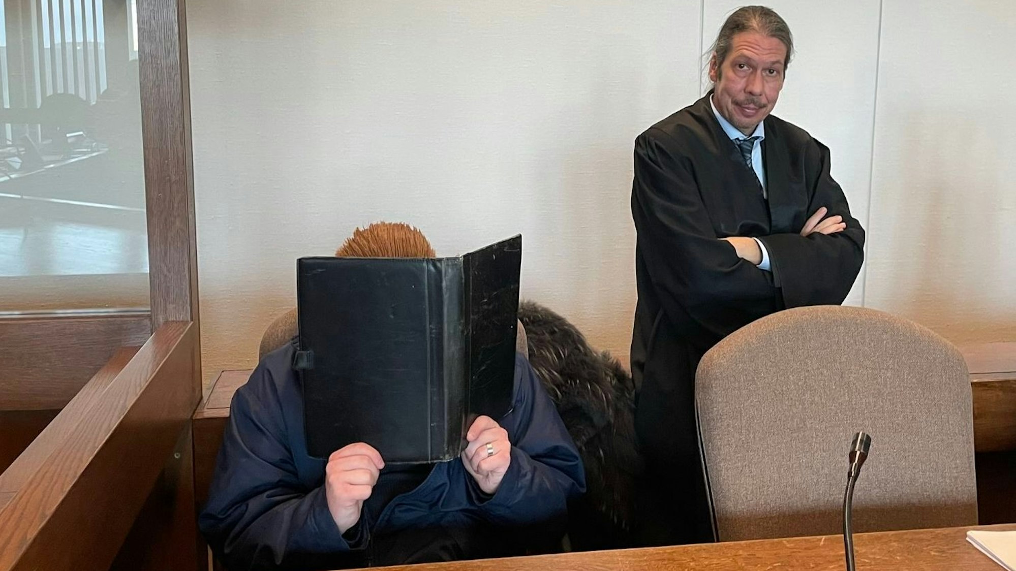 Der Angeklagte mit seinem Verteidiger Ingo Lindemann beim früheren Prozess am Landgericht Köln