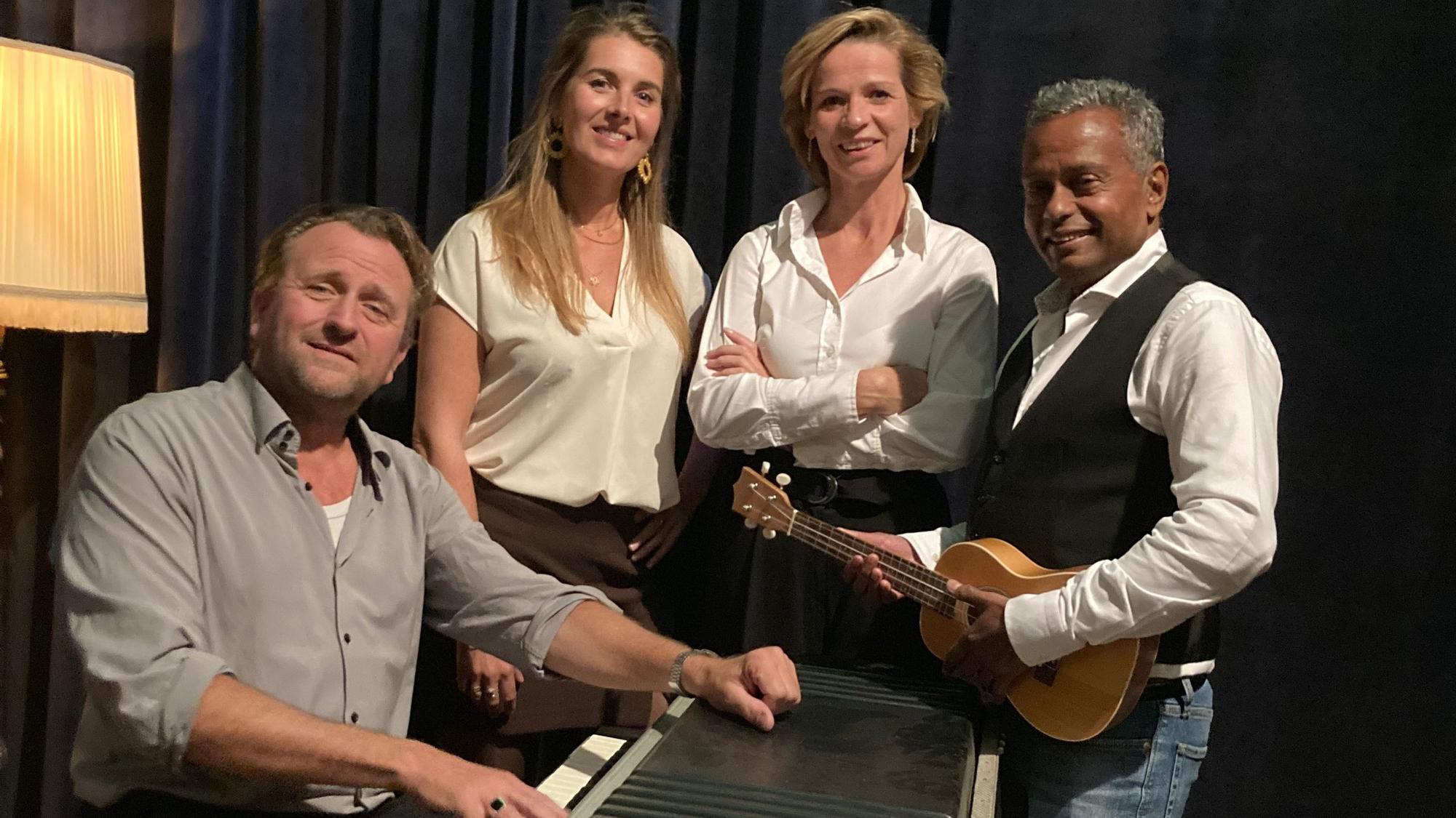 Eric Lensink, Anna Verschoor, Katja Smitt-Bondareva und Richard Kuntraj Henssen im Tonstudio in Hoorn.