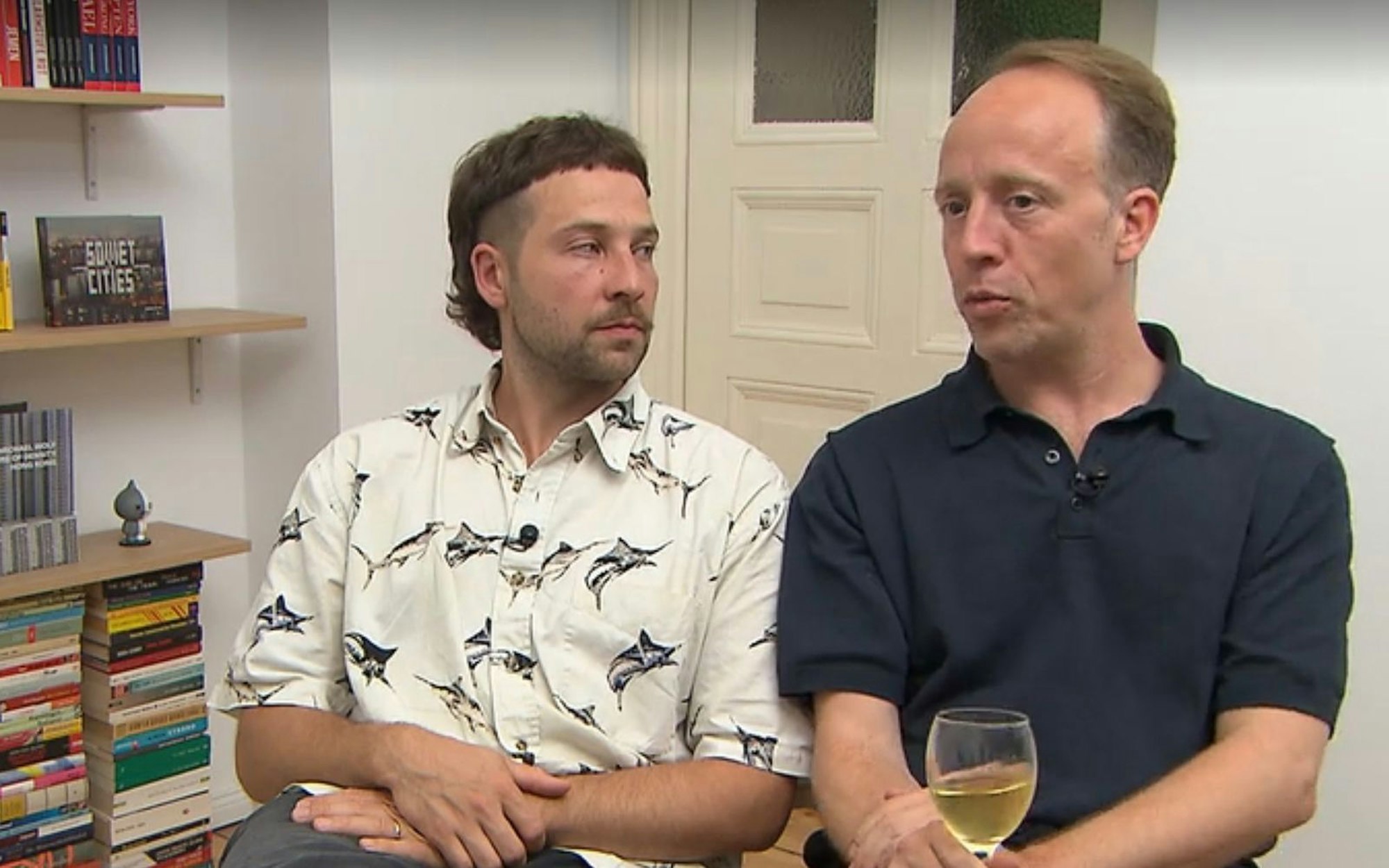 Dustin (l.) meckert über Maries Dessert, Nico liebt es. (Bild: RTL)