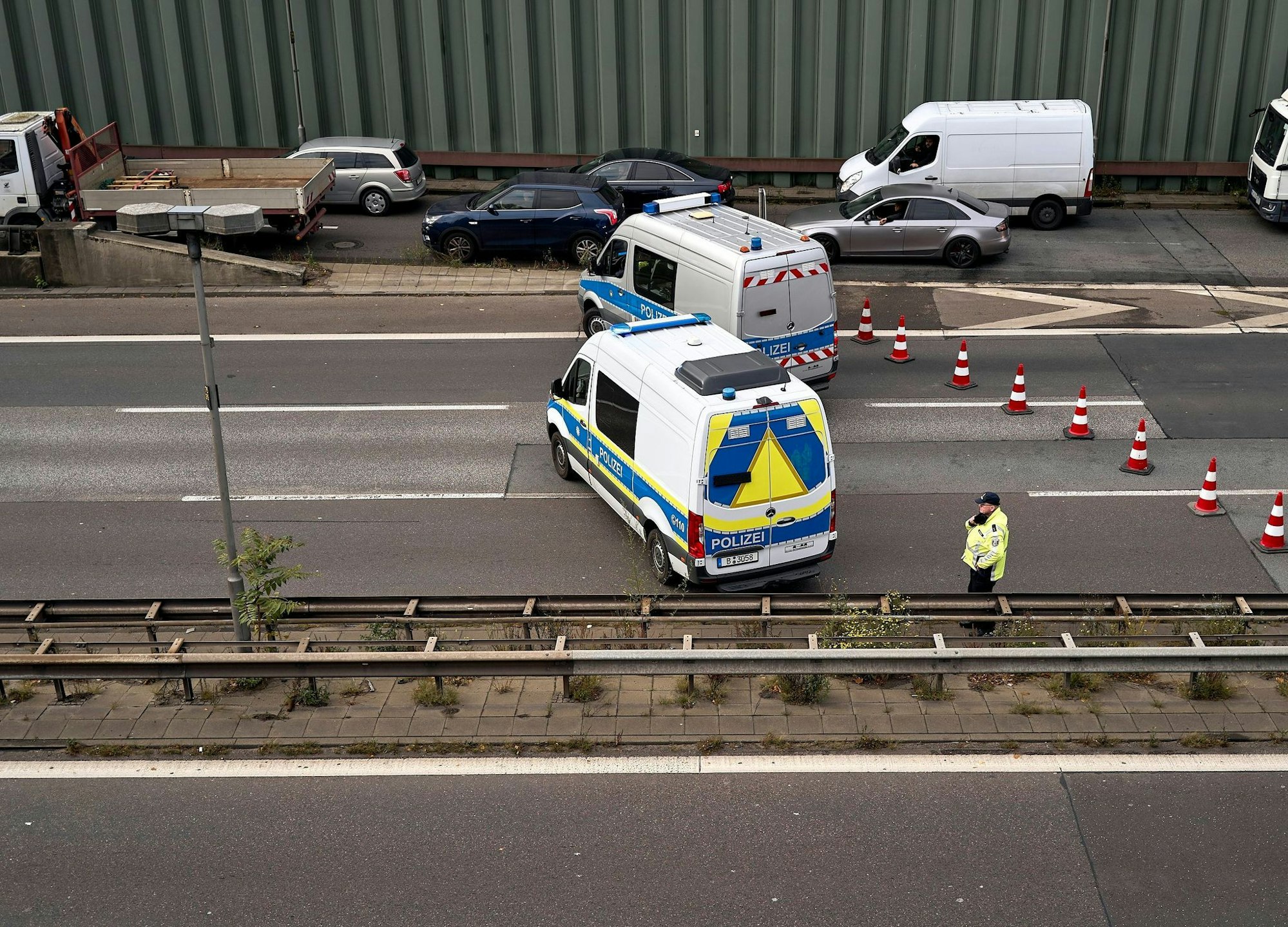 Die Polizei suchte nach Spuren und Beweismitteln.