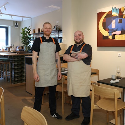 09.10.2025
Köln:
Henns Geschmackssache Warum das „Kluth“ ein Kleinod in Ehrenfeld ist
Kevin Rademacher und Hannes Radeck
Hansemannstr. 33
Foto: Martina Goyert