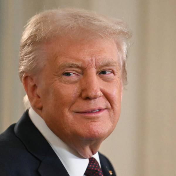 US-Präsident lächelt bei einem Termin im Weißen Haus. Israel und die Hamas haben dem Friedensplan des US-Präsidenten zugestimmt. (Archivbild)