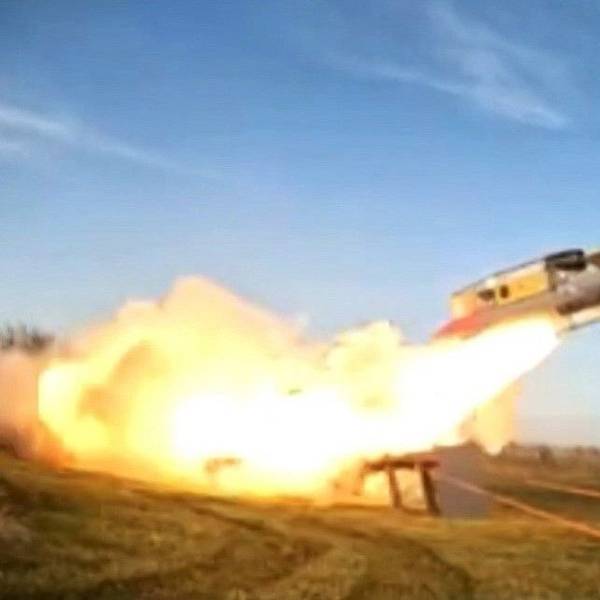 Ein Screenshot aus einem Video zeigt einen ukrainischen Flamingo-Marschflugkörper beim Start. Die neue Waffe ist laut Präsident Selenskyj erstmals zum Einsatz gekommen. (Archivbild)