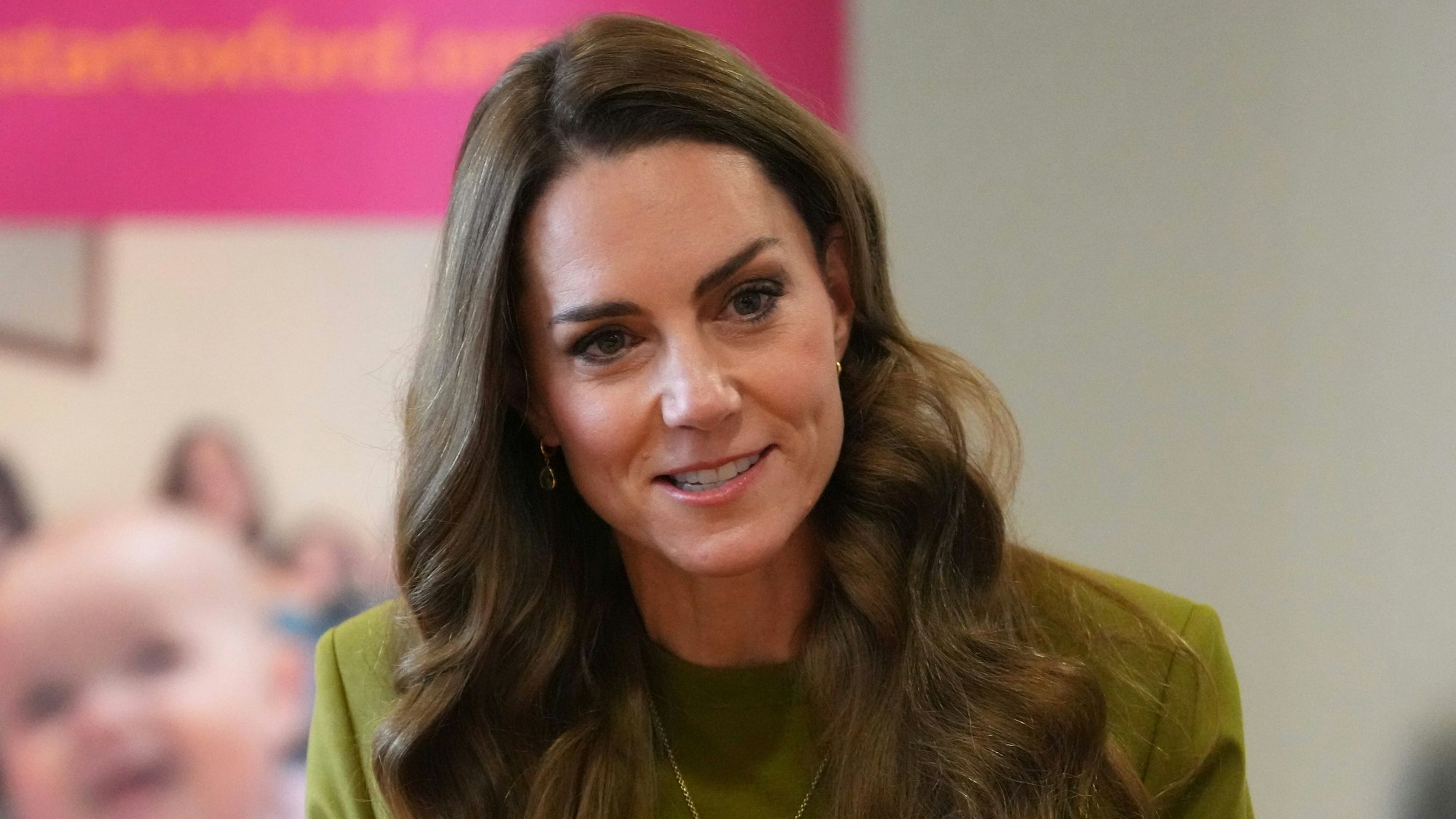 Prinzessin von Wales gestikuliert.