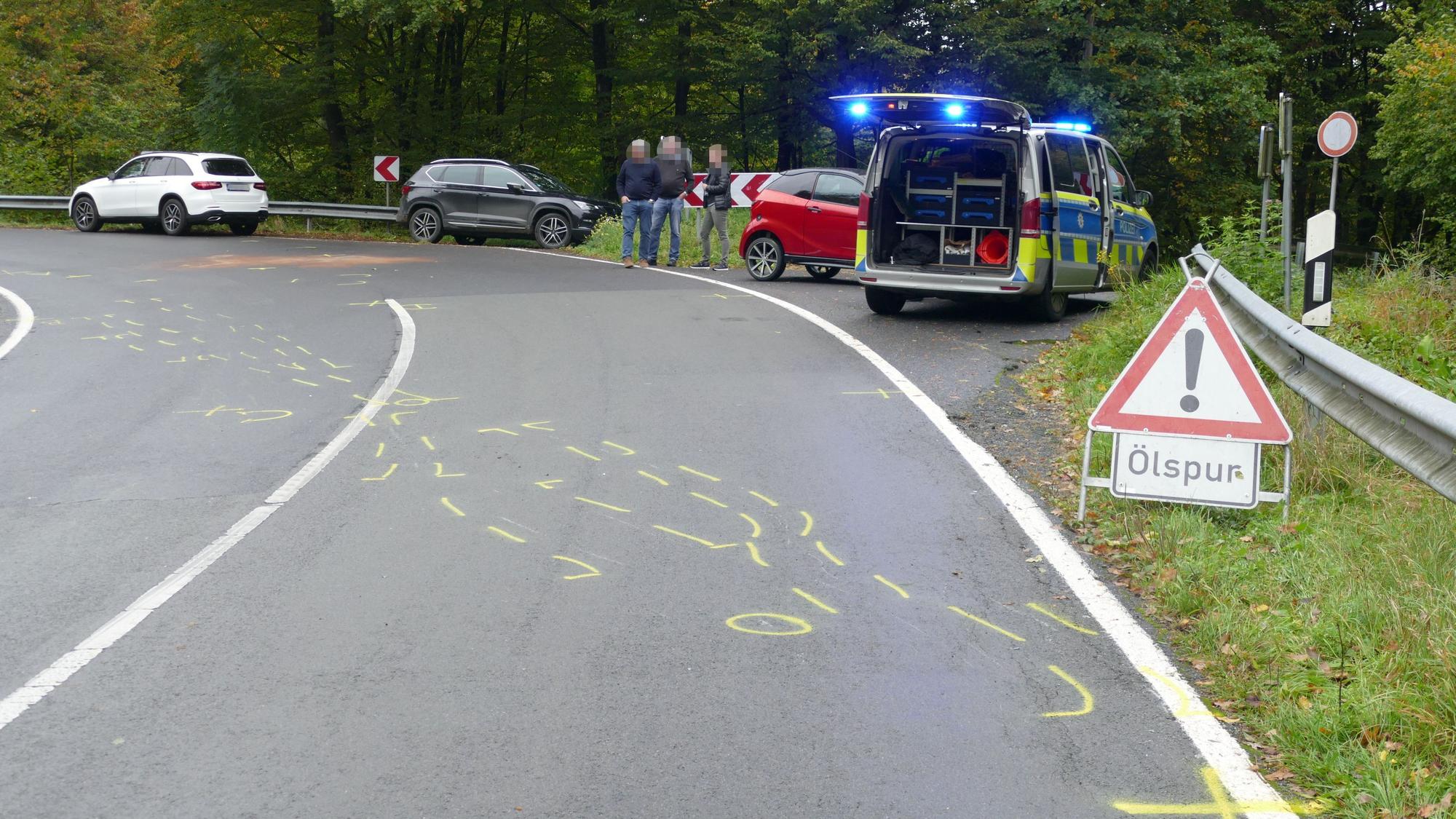 In Neunkirchen-Seelscheid ist am Montagnachmittag ein Motorradfahrer von der Straße abgekommen.