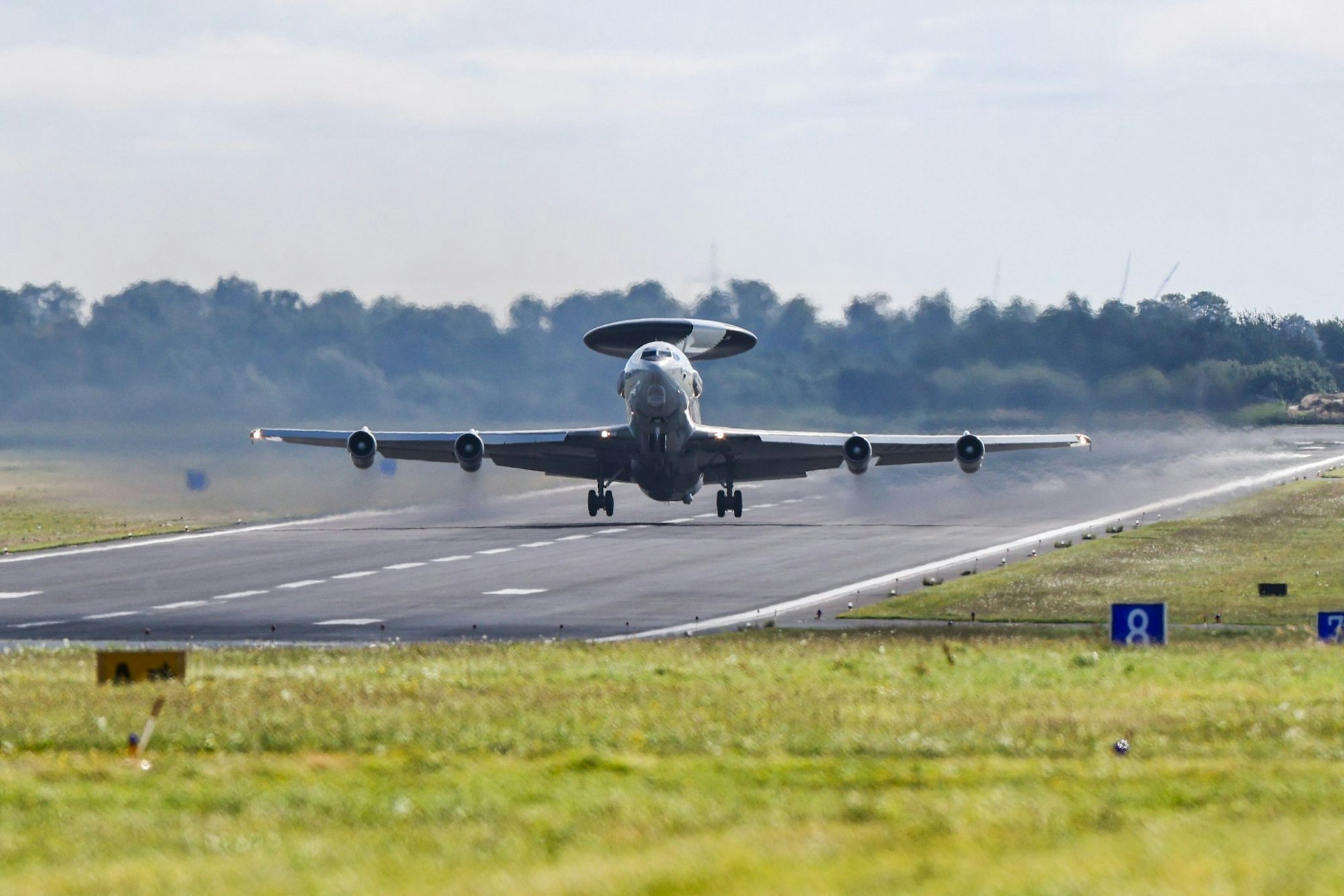 Der Nato-Flughafen in Geilenkirchen ist der Hauptstützpunkt von Awacs-Spezialflugzeugen zur Überwachung des Luftraumes. (Archivbild)
