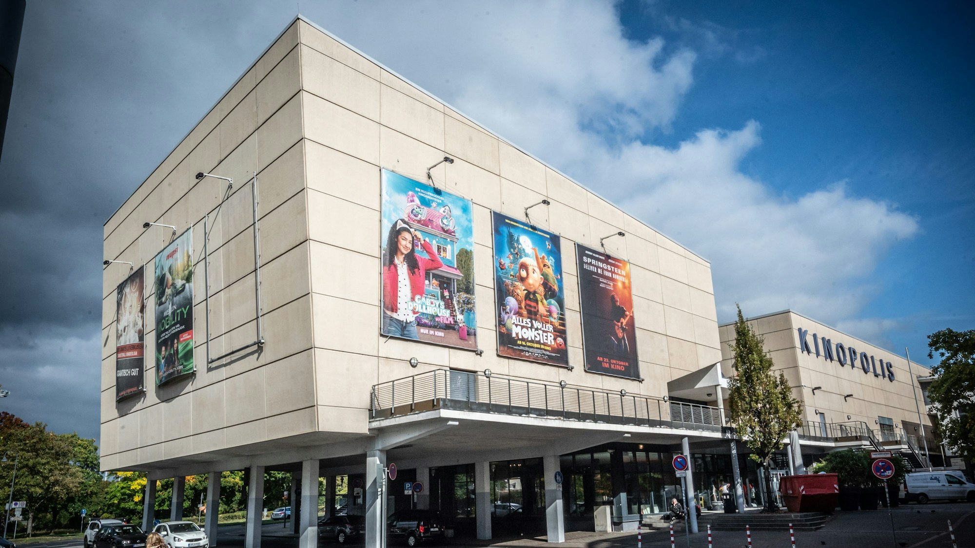 Das Kinopolis in Leverkusen von außen.