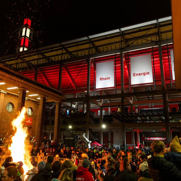 Sankt Martin mit Feuer beim 1. FC Köln am Stadion.