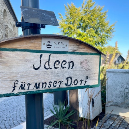 Ein Schild.