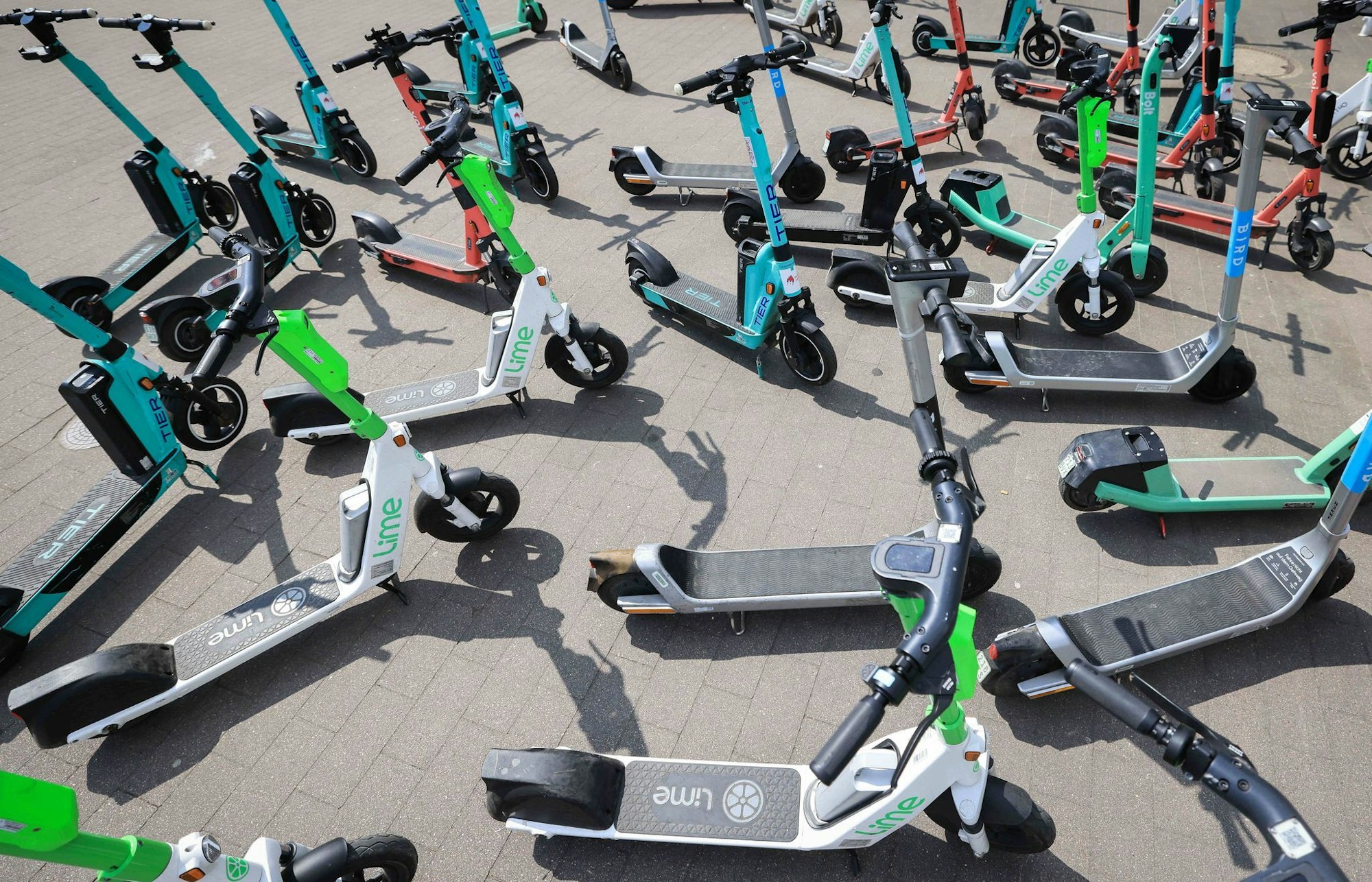 Zahlreiche E-Scooter in den Innenstädten: Auch die Unfallzahlen nehmen zu.