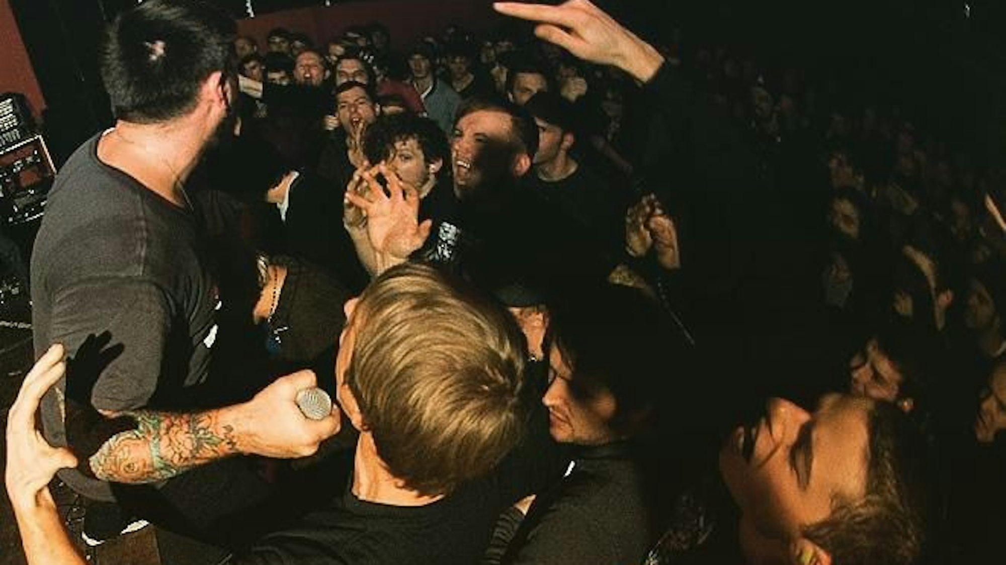 Das Bild zeigt fanzine-macher rene bei einem Konzert in der Werkstatt, Köln. Foto: Torben Utecht / Allschools.de