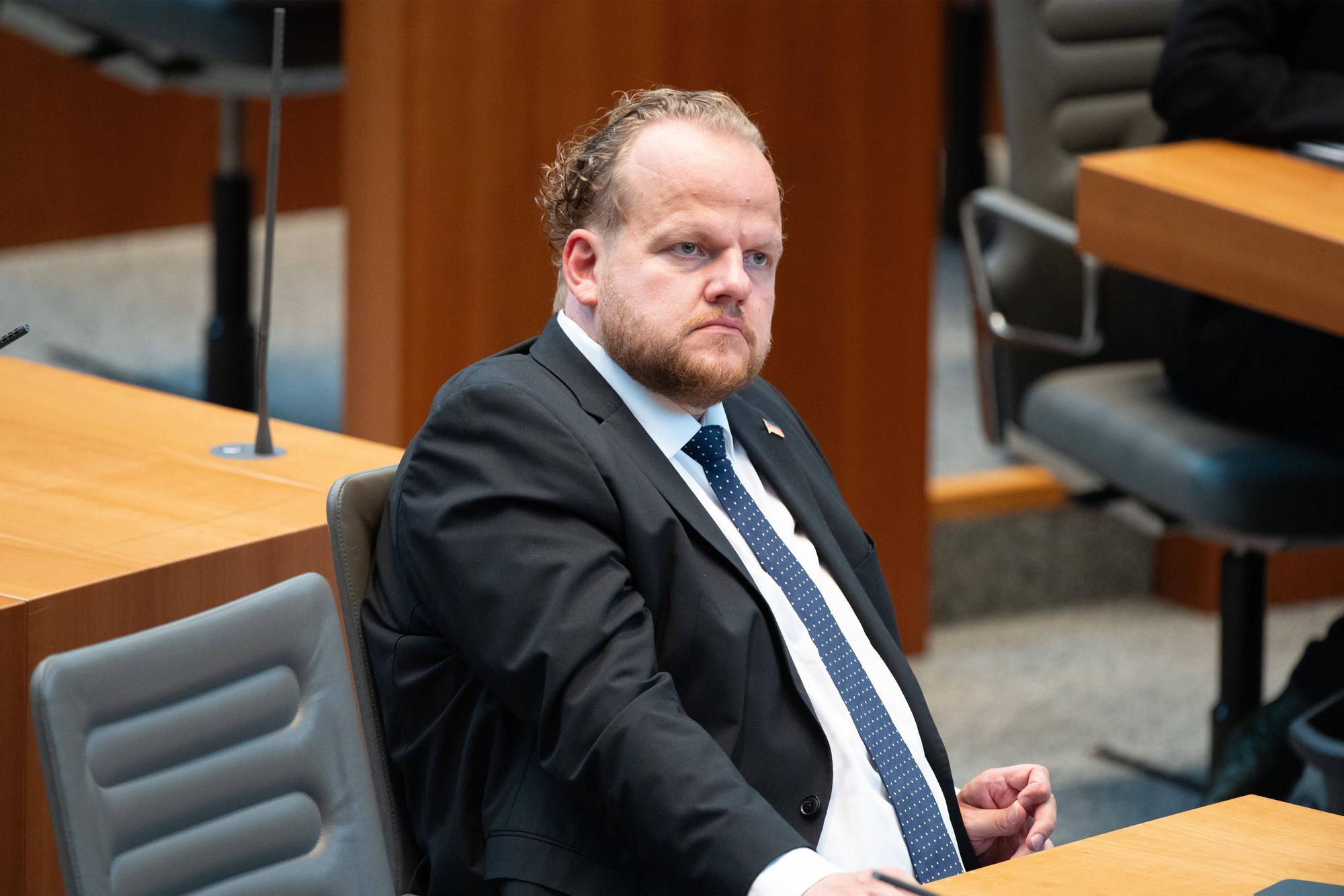 Sven TRITSCHLER, AfD-Fraktion, Thema: In Trauer vereint und entschlossen fuer die Freiheit - Nordrhein-Westfalen nach Solingen 72. Sitzung Sondersitzung des Landtags Nordrhein-Westfalen, im Landtag Nordrhein-Westfalen NRW, Duesseldorf am 30.08.2024, *** Sven TRITSCHLER, AfD parliamentary group, topic In mourning united and determined for freedom North Rhine-Westphalia after Solingen 72 session special session of the state parliament of North Rhine-Westphalia, in the state parliament of North Rhine-Westphalia NRW, Duesseldorf on 30 08 2024,