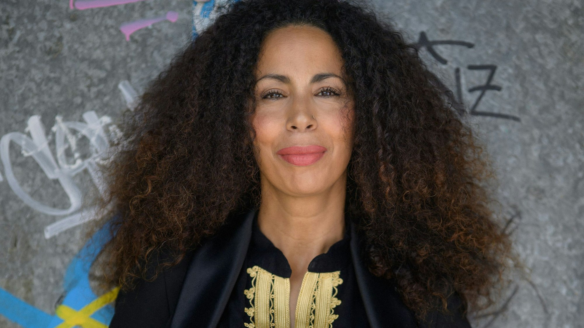 Niederkassels Integrationsbeauftragte Souad Lamroubal veröffentlicht neues Buch