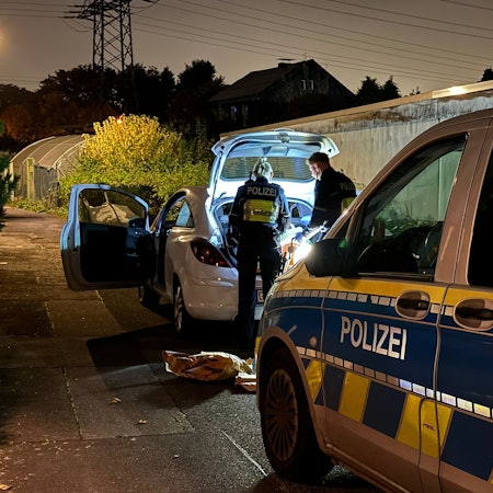 Die Verfolgungsjagd durch Köln endete nach rund 40 Minuten, die Täter flüchteten zu Fuß weiter.