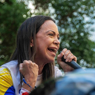 María Corina Machado spricht auf einer Kundgebung.