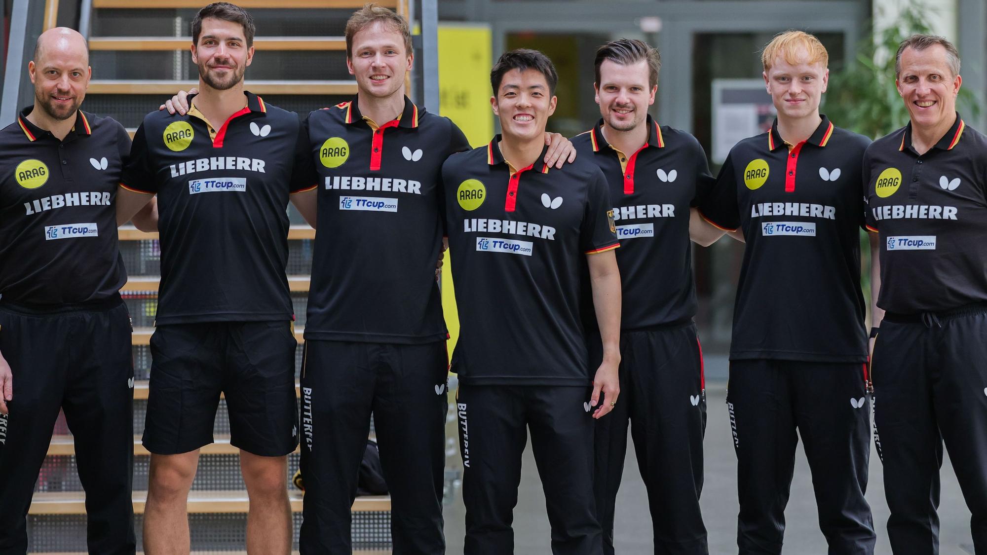 Mannschaftsfoto des Tischtennisteams.