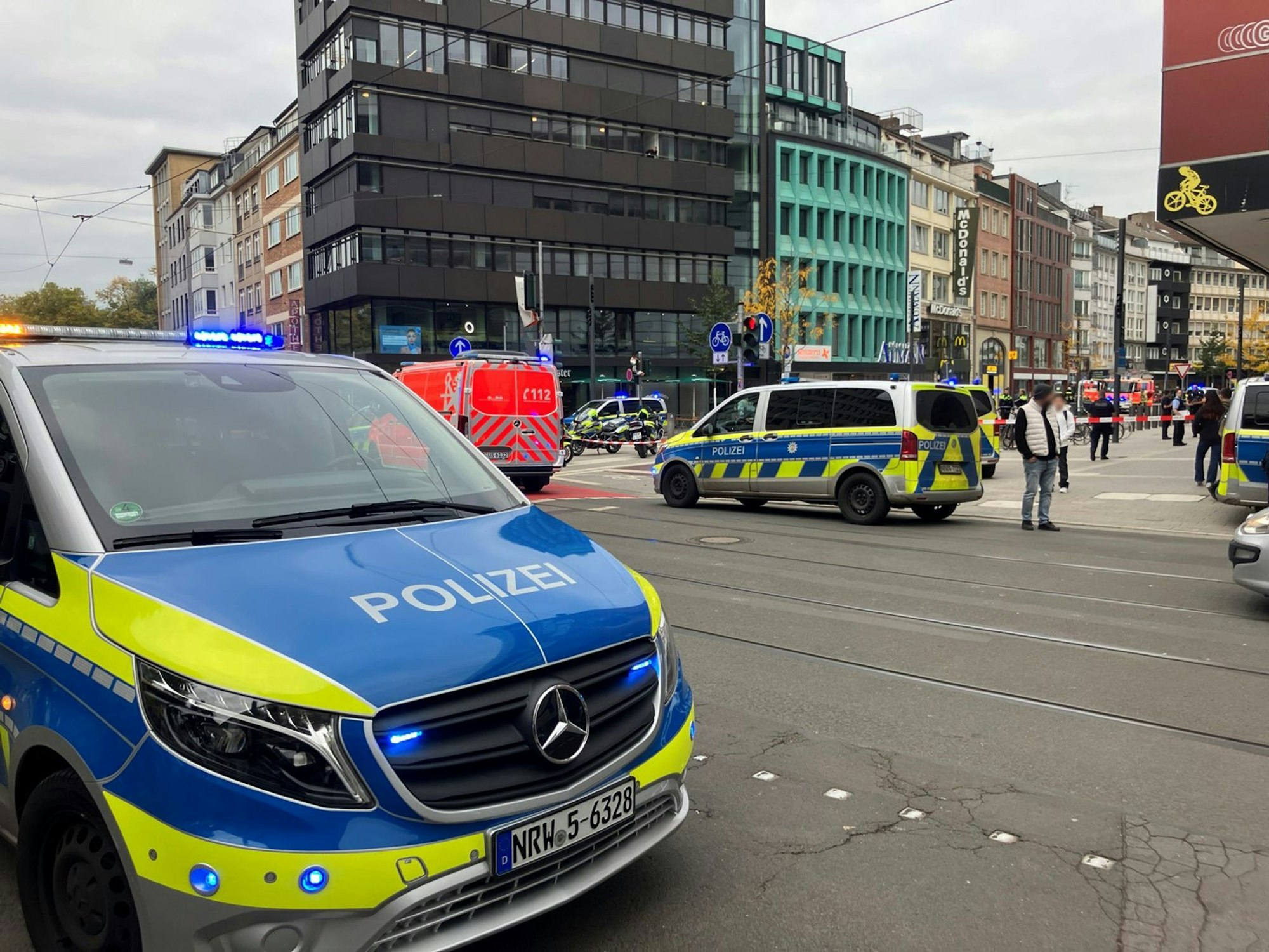 Die Polizei ist zu einem größeren Einsatz ausgerückt.