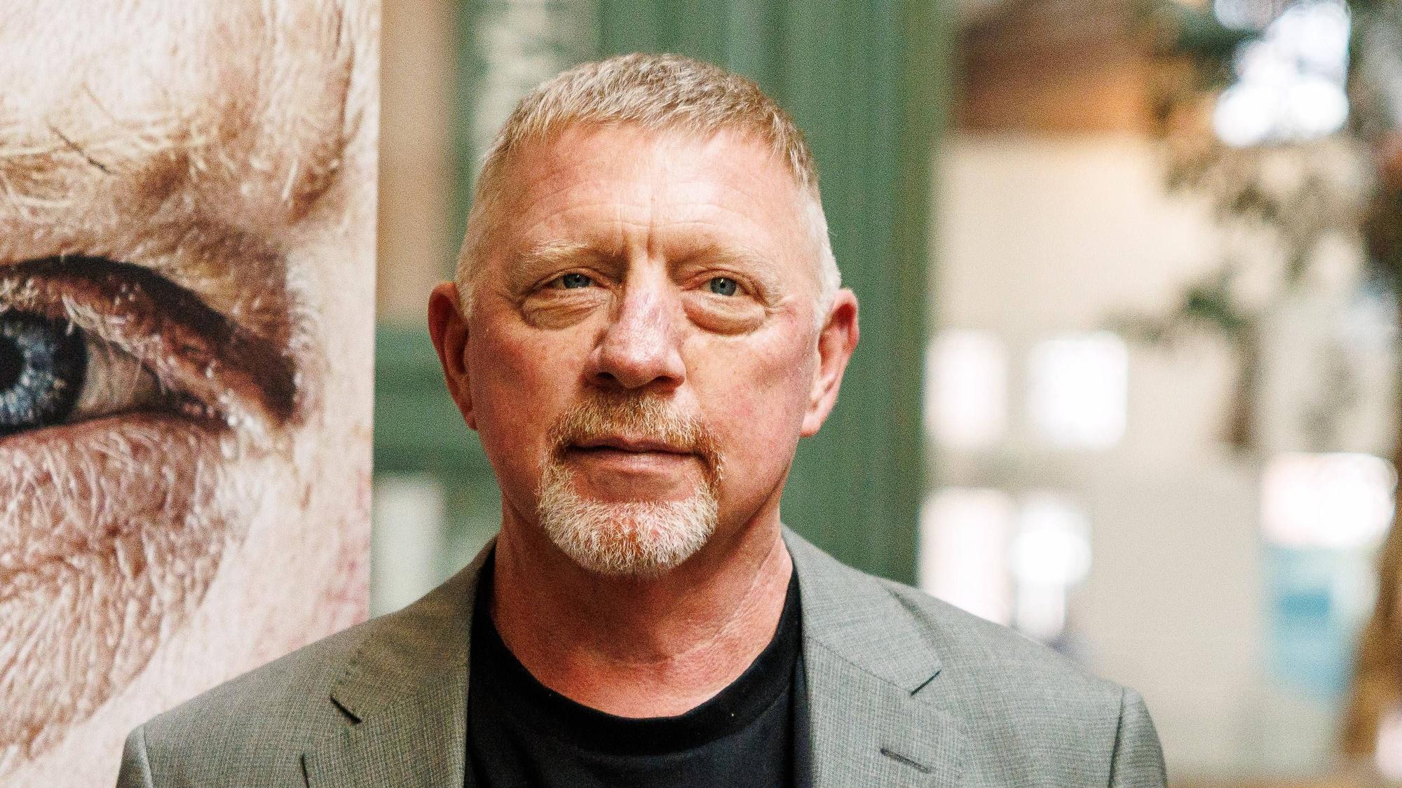 Boris Becker posiert bei der Vorstellung seines Buchs.
