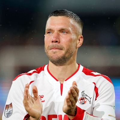 Zeigte sich bei seinem Abschiedsspiel in Köln im vergangenen Jahr allzu überwältigt: Lukas Podolski.