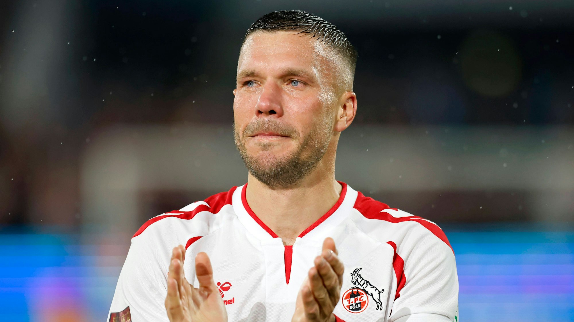 Zeigte sich bei seinem Abschiedsspiel in Köln im vergangenen Jahr allzu überwältigt: Lukas Podolski.