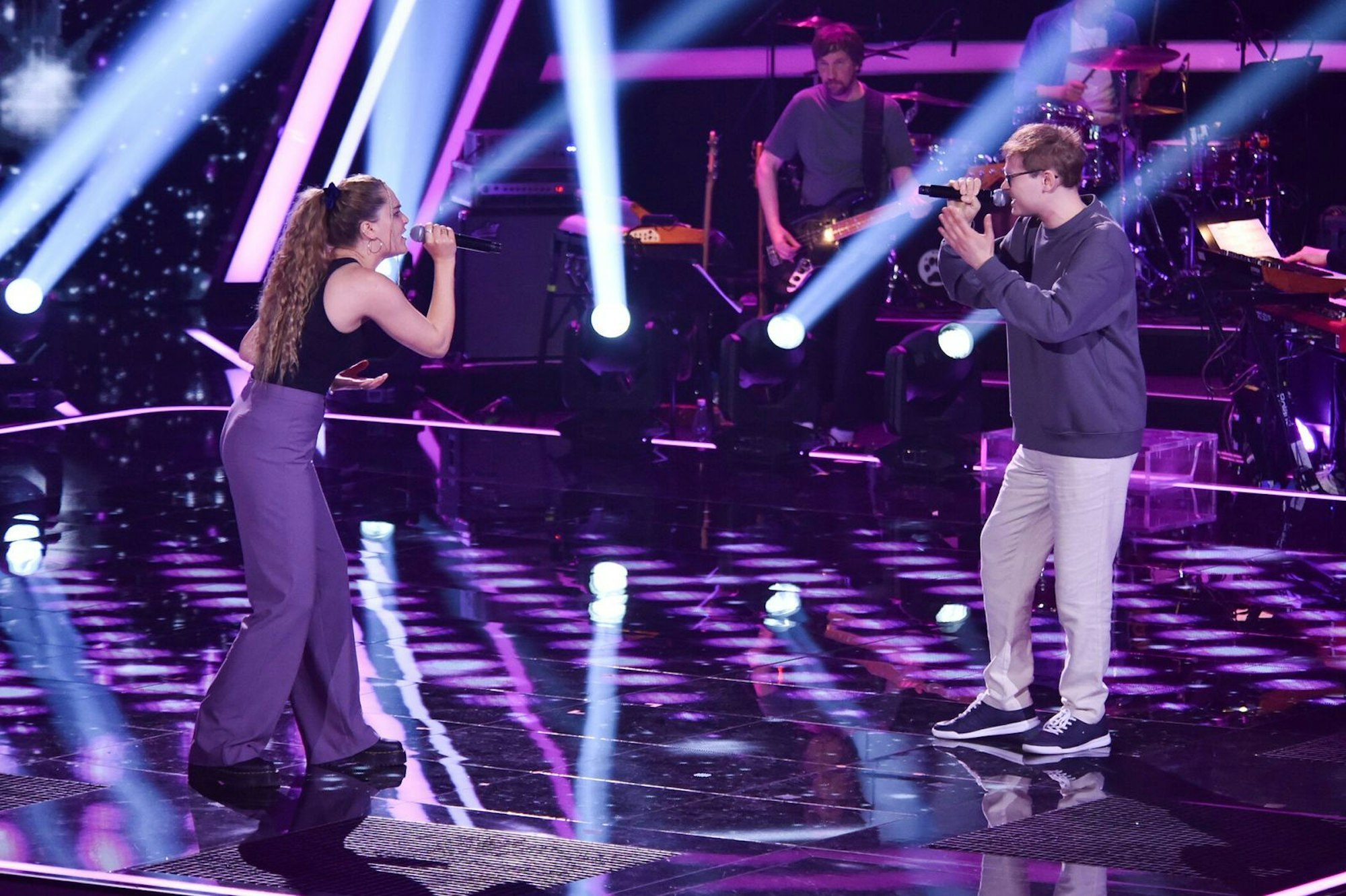 Alicia und David sind noch nicht lange ein Duo - überzeugen aber dennoch. (Bild: Joyn/ André Kowalski)