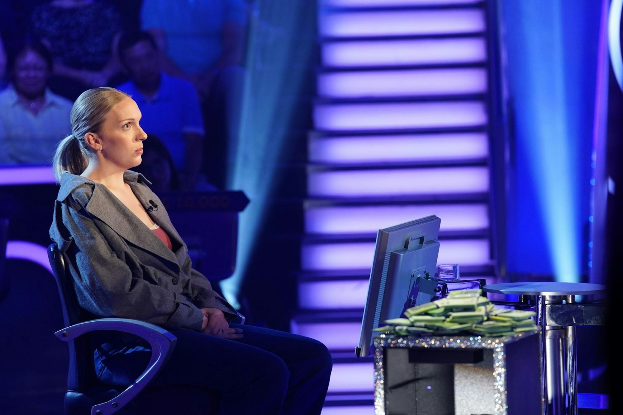 Sandra Pedersen verspielt ihre 64.000 Euro, weil sie keinen ihrer vier Joker setzen wollte. (Bild: RTL / Stefan Gregorowius)