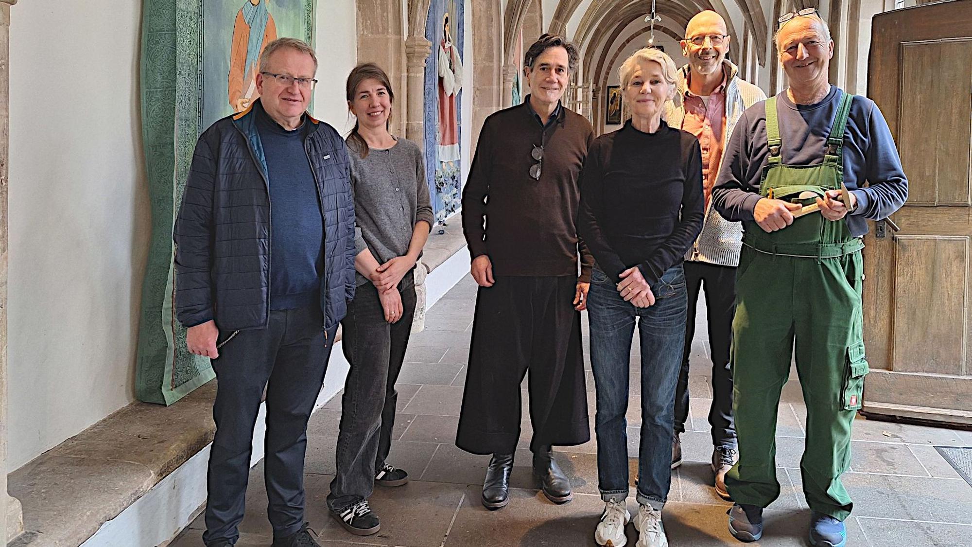Die Obengenannten stehen im Kreuzgang des Klosters Steinfeld.