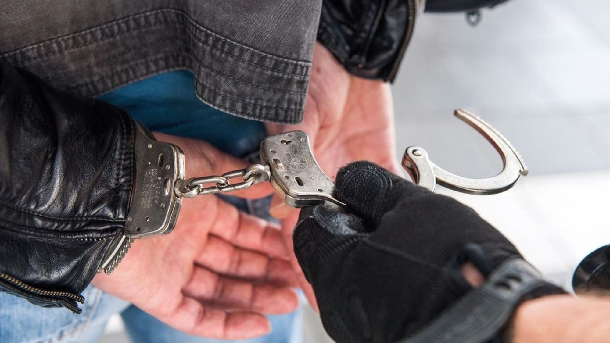 Zwei Männer wurden von der Bundespolizei am Flughafen Köln/Bonn festgenommen. (Symbolbild)