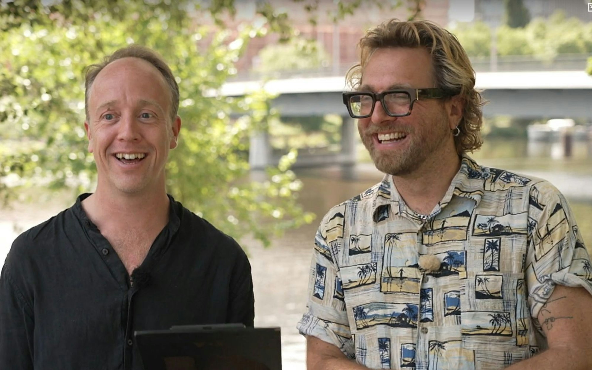 „Carbonara ist die un-veganste Pasta, die man sich vorstellen kann“, warnt Nico (links) vor Dustins Hauptgang, doch Stephen scheint optimistisch. (Bild: RTL)