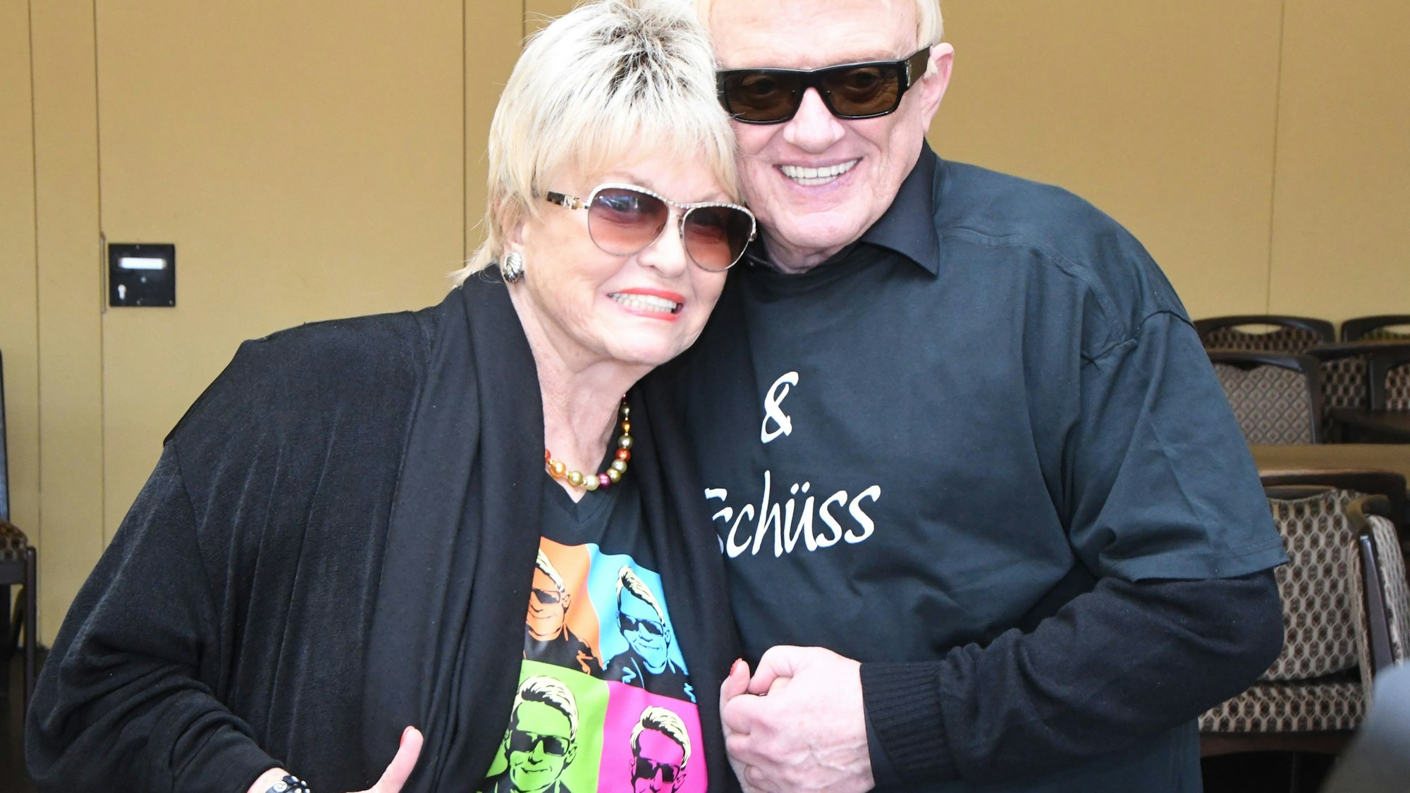 Das Bild zeigt Hannelore, Ehefrau von Heino (links),und Schlagersänger Heino. Hannelore verstarb 2023. Foto: Manfred Görgen