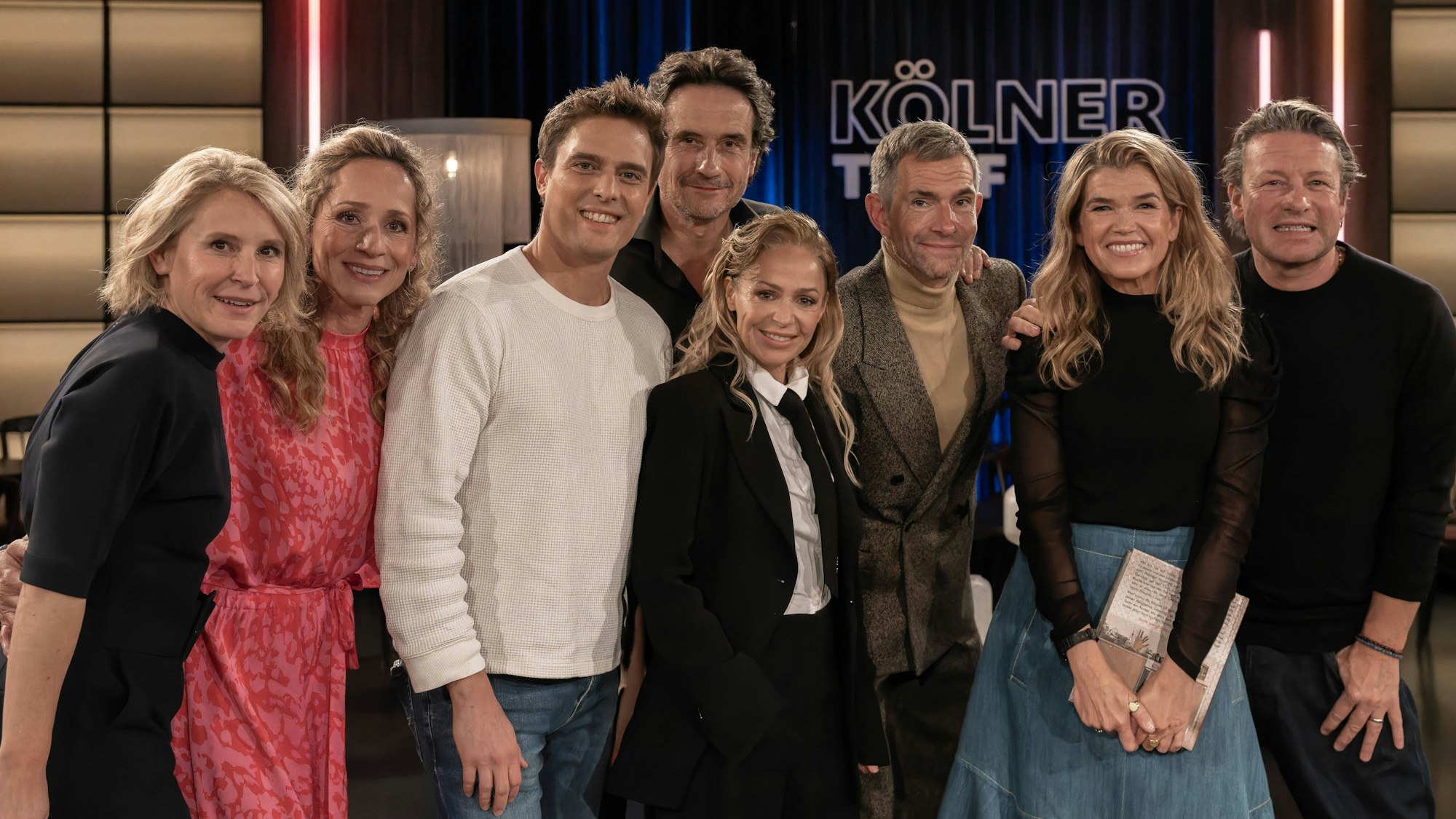 Gastgeberin Susan Link, Journalistin und Moderatorin Tamina Kallert, Journalist Constantin Schreiber, Schauspieler Oliver Mommsen, Schlagersängerin Michelle, Gastgeber Micky Beisenherz, Komikerin und Schauspielerin Anke Engelke sowie der britische Starkoch Jamie Oliver.