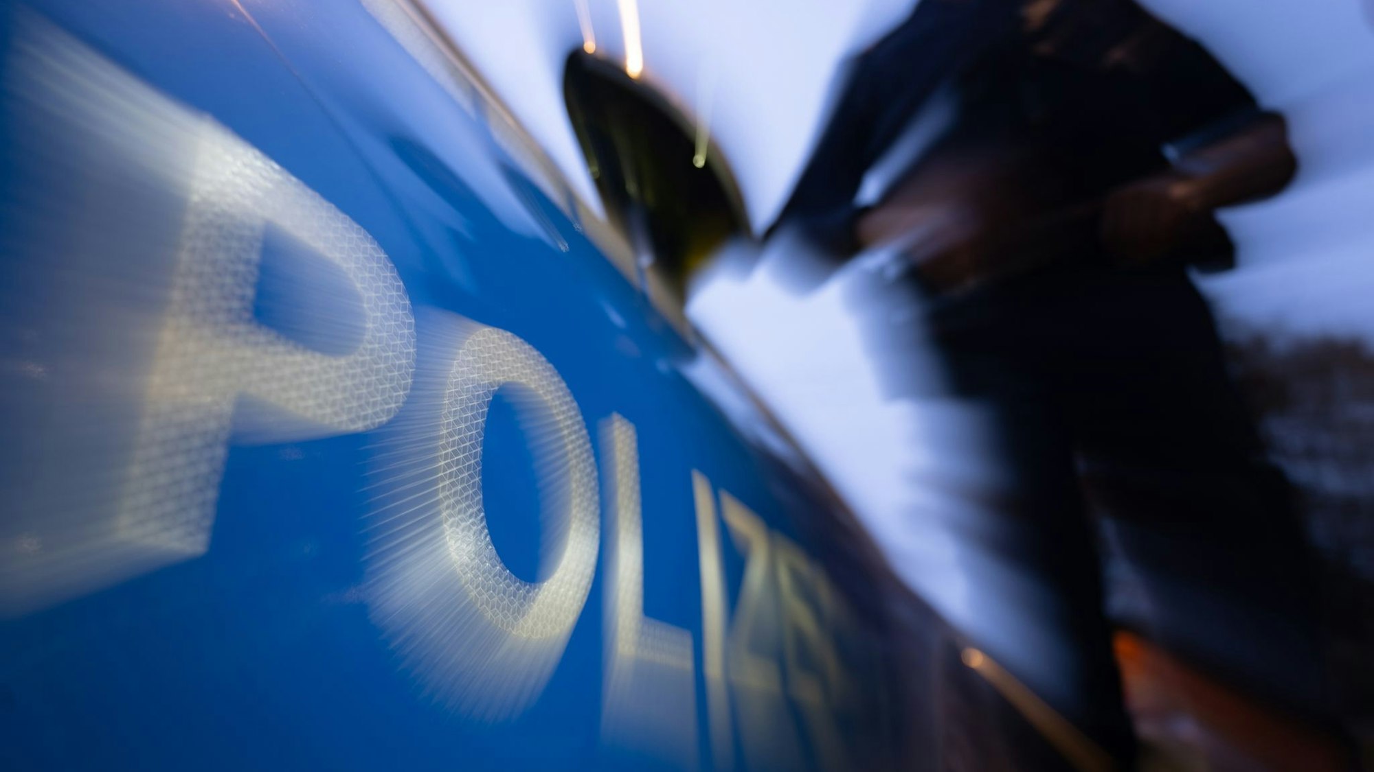 Die Polizei stoppte den Falschfahrer auf der A555 bei Köln. (Symbolbild)