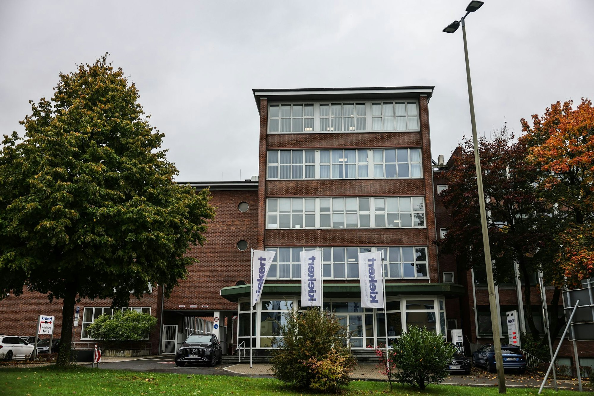 In der Unternehmenszentrale des insolventen Autoschlossherstellers Kiekert in Heiligenhaus arbeiten knapp 700 Menschen.