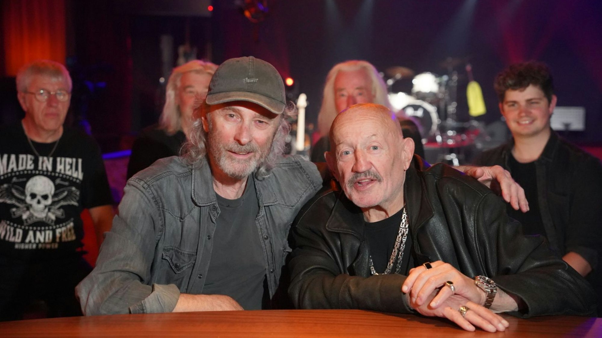 Jürgen Zeltinger und Wolfgang Petry stehen zusammen