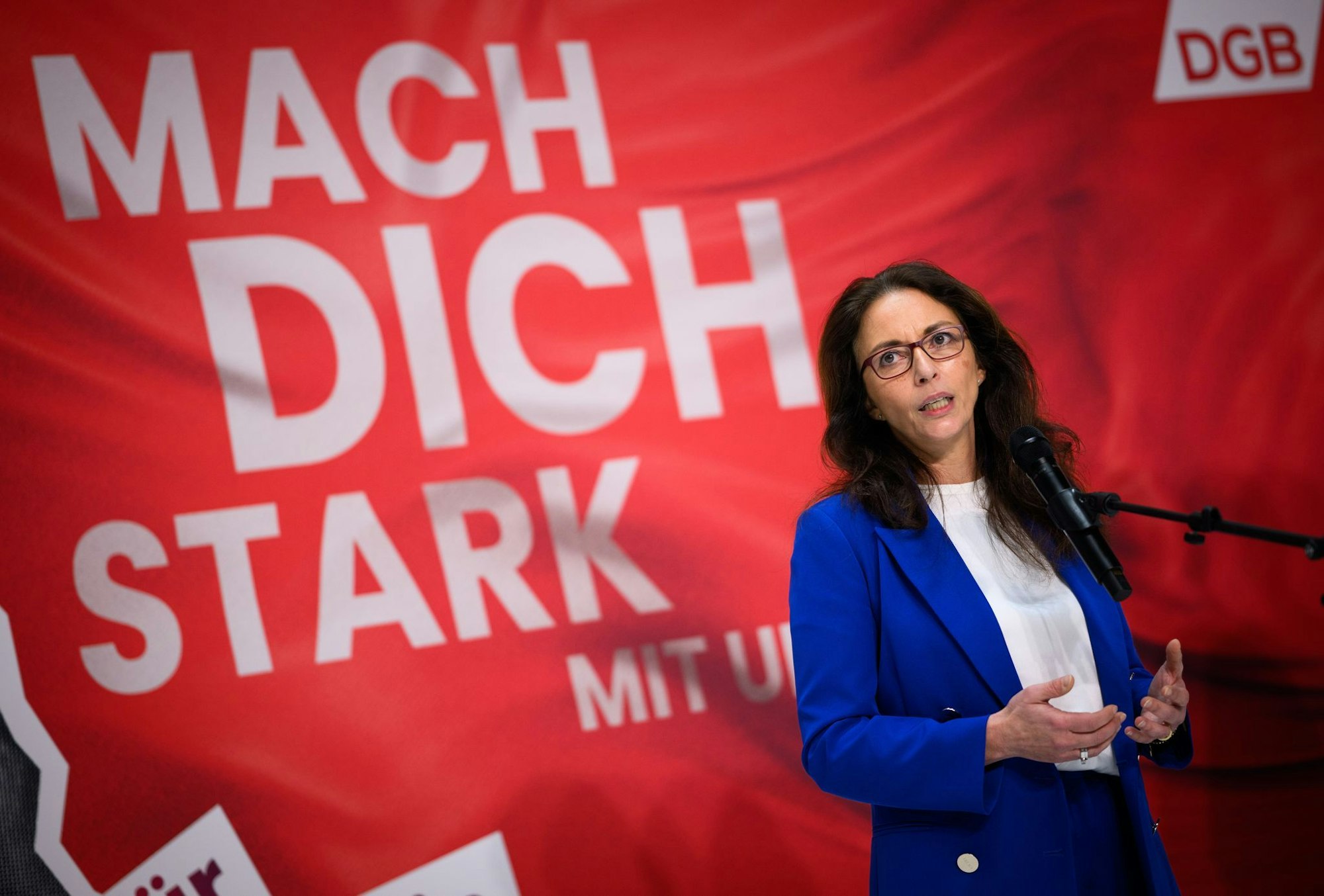 «Pushen ein Mini-Problem zu einem Mega-Thema hoch»: Gewerkschafterin Fahimi hält die Debatte ums Bürgergeld für absurd. (Archivbild)