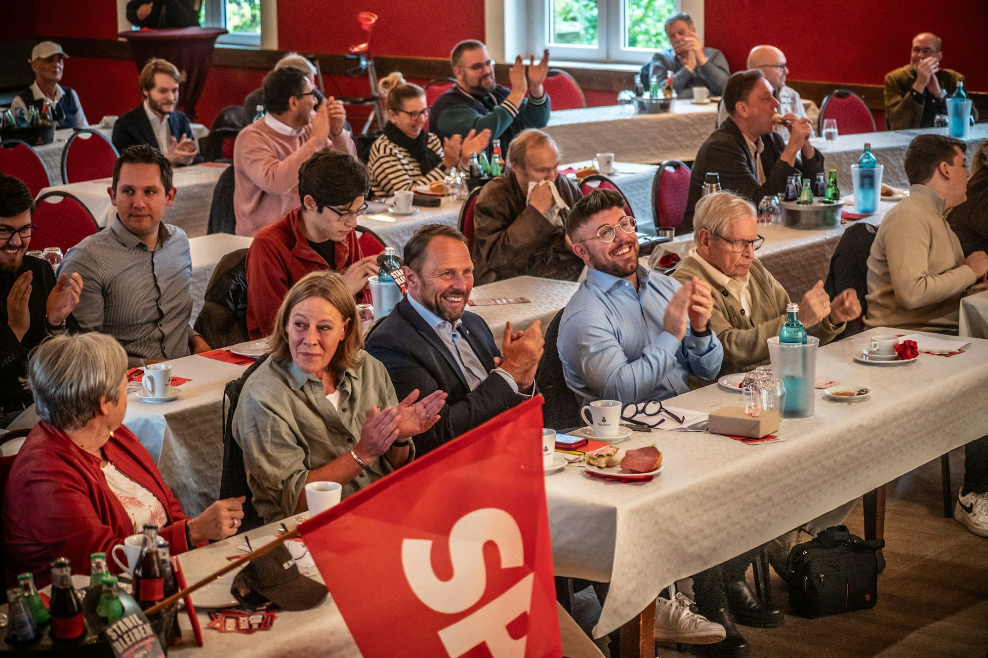 Uwe Richrath ließ sich kurz auf dem SPD-Parteitag im Saal Norhausen blicken. Bild: Ralf Krieger