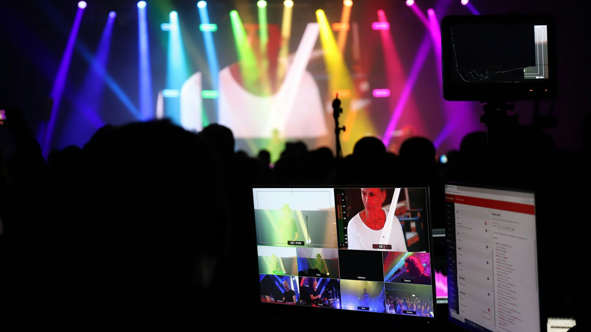 Aufwändige Technik gehört zu einem Konzert der kölschen Rockband dazu.