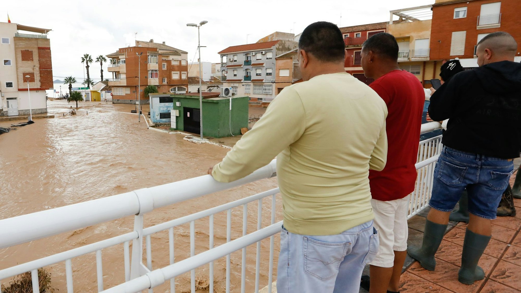 Starker Regen hat in Südostspanien zu Überschwemmungen geführt.