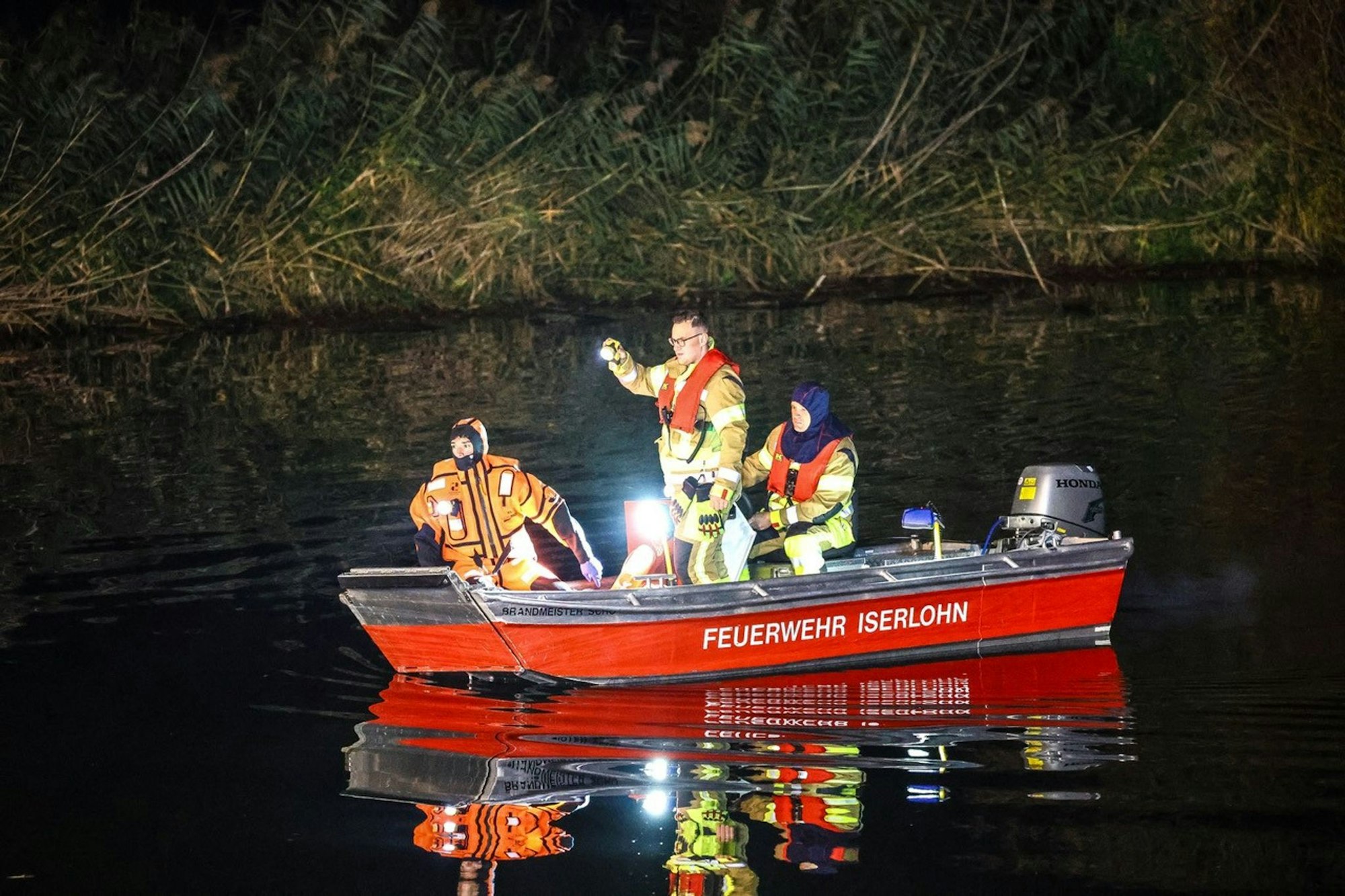 Rettungskräfte konnten nach der Bergung nur noch den Tod des Mannes feststellen.