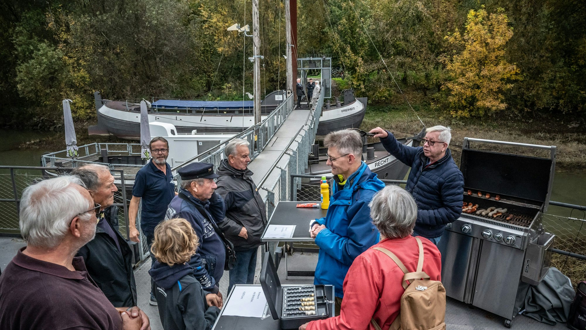 Wiedereröffnung Schiffsbrücke nach vier Jahren.