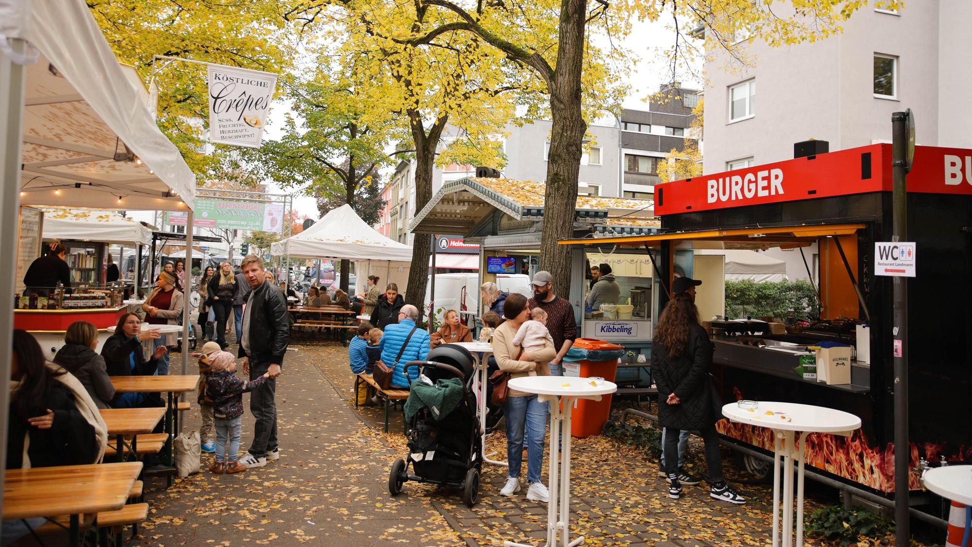 Das Lindenthaler Herbstfest auf dem Karl-Schwering-Platz. (Archivbild)