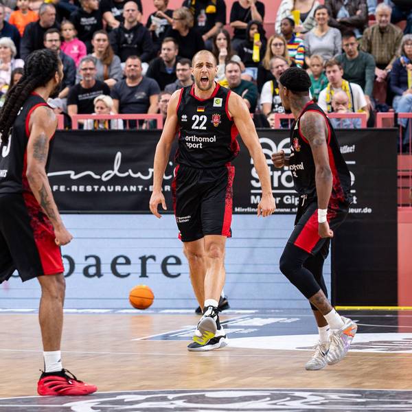 Tigers Tuebingen - Bayer Giants Leverkusen, Herren, 2. Bundesliga, Barmer 2. Basketball Bundesliga, pro A, 3. Spieltag, Spielzeit 2025/2026, 12.10.2025 Dennis Heinzmann Bayer Giants Leverkusen, 22 jubelt *** Tigers Tuebingen Bayer Giants Leverkusen, Men, 2 Bundesliga, Barmer 2 Basketball Bundesliga, pro A, 3 Spieltag, Spielzeit 2025 2026, 12 10 2025 Dennis Heinzmann Bayer Giants Leverkusen, 22 jubelt