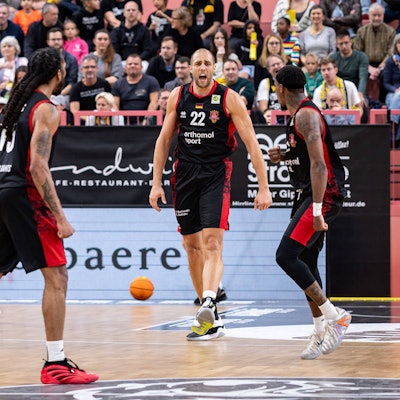 Tigers Tuebingen - Bayer Giants Leverkusen, Herren, 2. Bundesliga, Barmer 2. Basketball Bundesliga, pro A, 3. Spieltag, Spielzeit 2025/2026, 12.10.2025 Dennis Heinzmann Bayer Giants Leverkusen, 22 jubelt *** Tigers Tuebingen Bayer Giants Leverkusen, Men, 2 Bundesliga, Barmer 2 Basketball Bundesliga, pro A, 3 Spieltag, Spielzeit 2025 2026, 12 10 2025 Dennis Heinzmann Bayer Giants Leverkusen, 22 jubelt