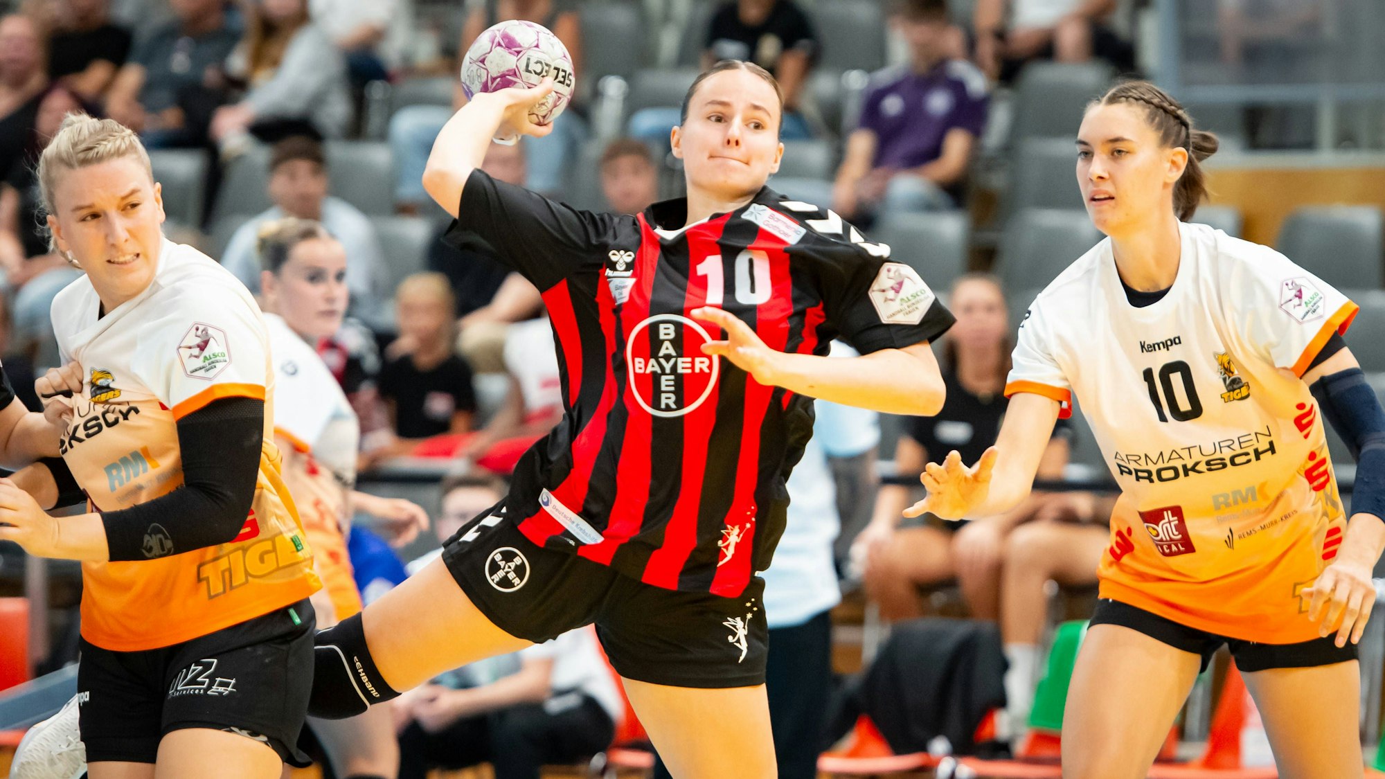Sophia Cormann Bayer Leverkusen,No.10 beim Wurf DEU, Leverkusen 31.08.2025 Handball, 2. Bundesliga Frauen 2025/2026, 1. Spieltag, Bayer 04 Leverkusen - VfL Waiblingen *** Sophia Cormann Bayer Leverkusen,No 10 on throw DEU, Leverkusen 31 08 2025 Handball, 2 Bundesliga Women 2025 2026, 1 Matchday, Bayer 04 Leverkusen VfL Waiblingen