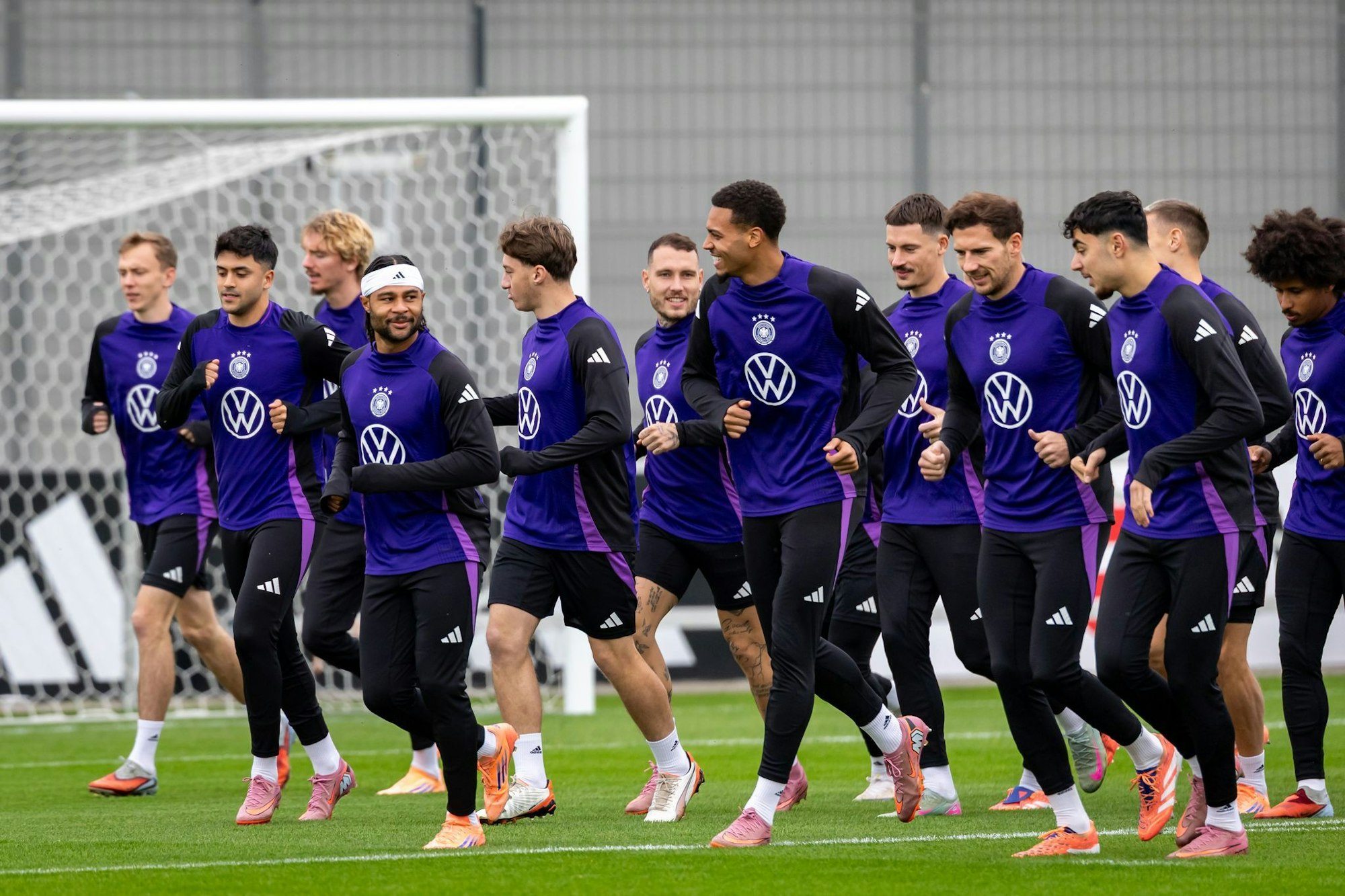 Vor dem Abflug nach Belfast trainiert die DFB-Elf in Herzogenaurach.