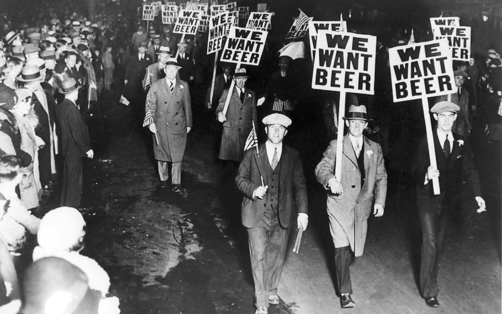 Unter dem Motto „Wir wollen Bier“ und begleitet von 36 Musikkapellen marschierten am 30. Oktober 1931 mehr als 1500 Gewerkschaftsmitglieder durch die Broad Street in Newark, New Jersey.
