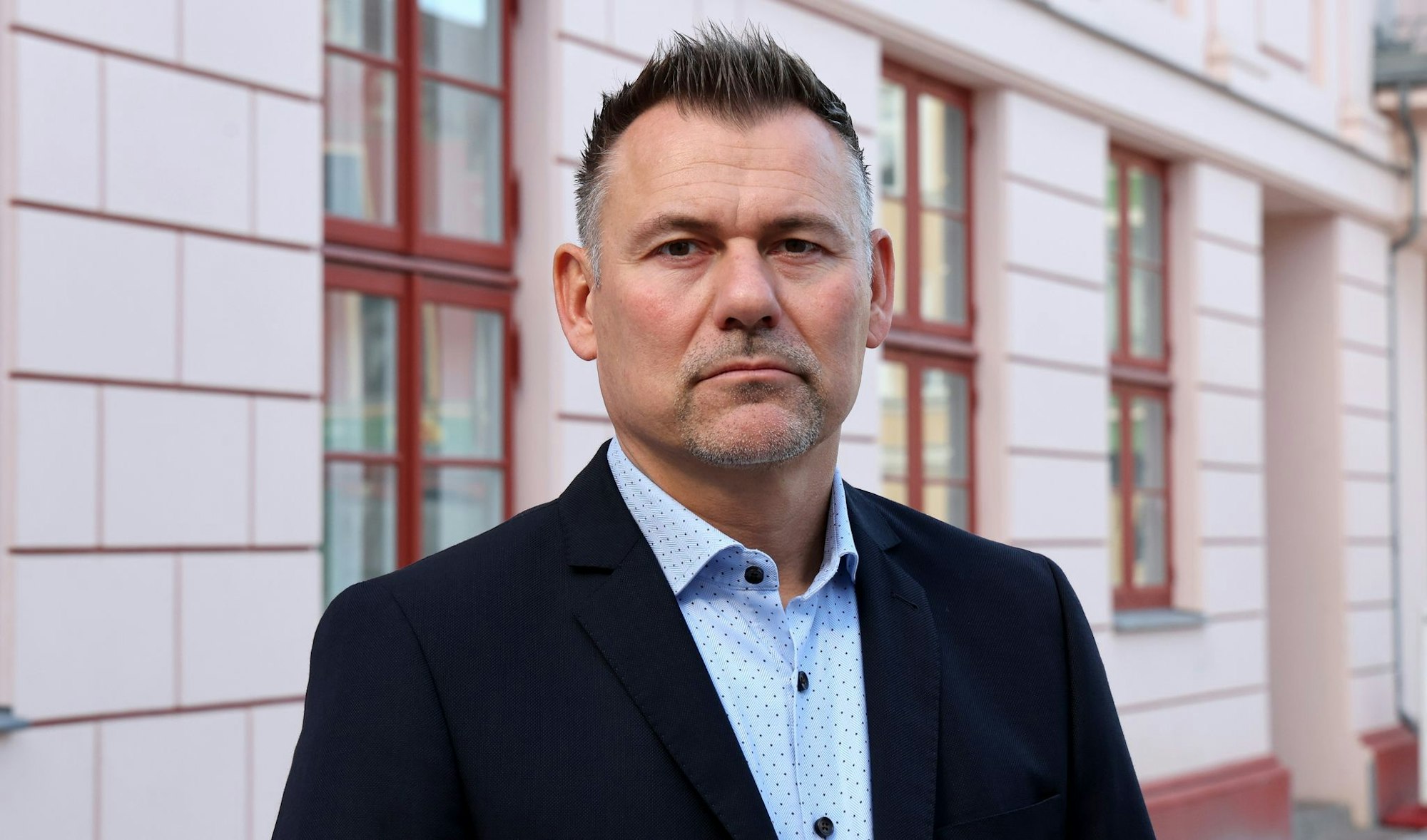 Güstrows Bürgermeister, Sascha Zimmermann (FDP), zeigt sich betroffen vom Vermisstenfall des achtjährigen Fabian.