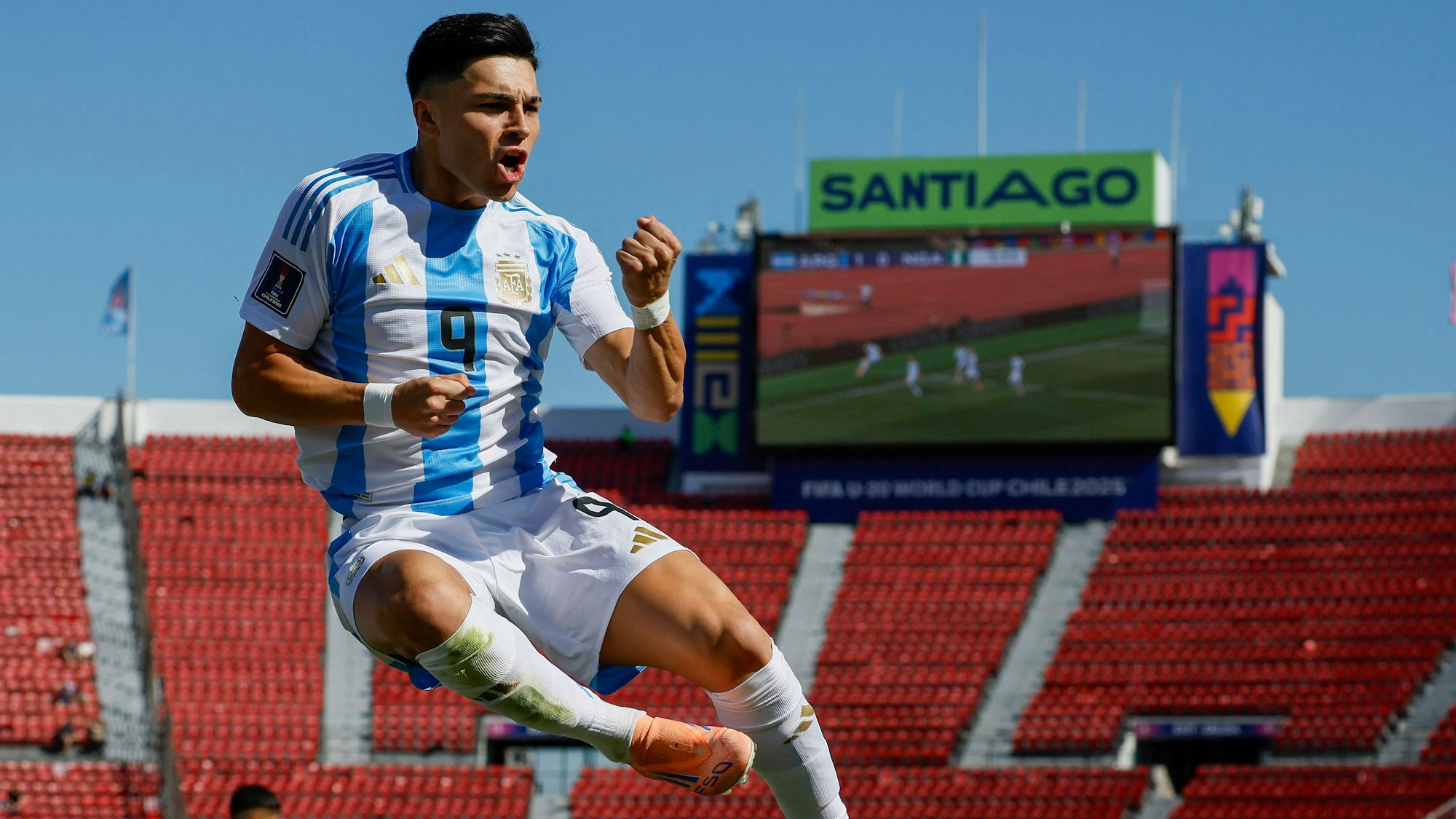 Futbol, Argentina vs Nigeria. Mundial sub 20, Chile 2025. El jugador de Argentina Alejo Sarco celebra tras marcar un gol contra Nigeria durante un partido de eliminacion directa de los octavos de final del mundial sub 20 realizado en el estadio Nacional de Santiago, Chile. 08/10/2025 Andres Pina/Photosport Football, Argentina vs Nigeria. U-20 World Cup Championship. Argentinas player Alejo Sarco celebrates after scoring against Nigeria during a U-20 World Cup, round of 16 knock out match, at the Nacional stadium in Santiago, Chile. 08/10/2025 Andres Pina/Photosport Argentina vs Nigeria, mundial sub 20 Chile 2025 PUBLICATIONxNOTxINxCHI